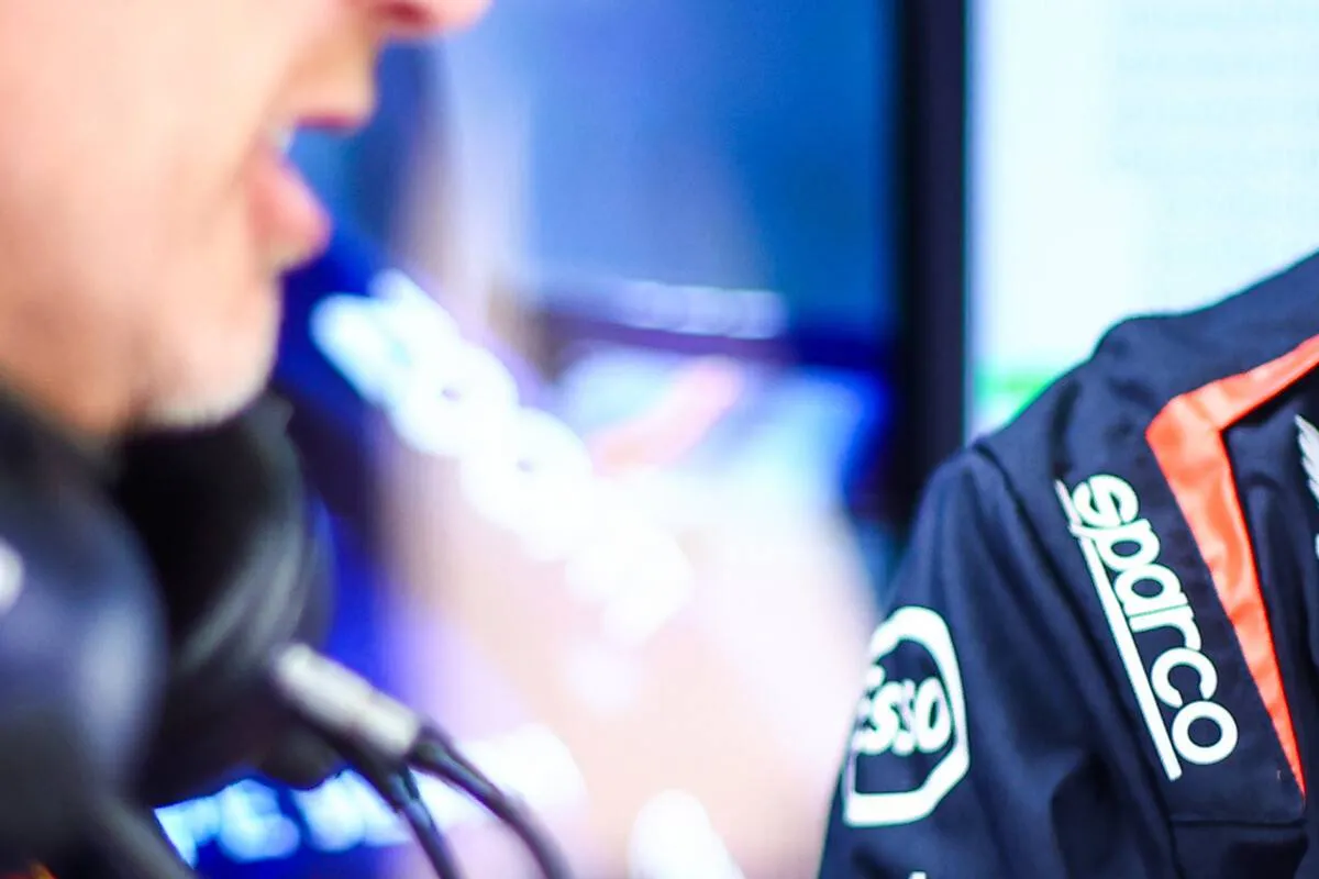 Christian Horner en Max Verstappen in de Red Bull-garage