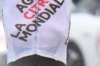 Sterke Nans Peters zet concurrentie een hak in doorregende Trofeo Laigueglia