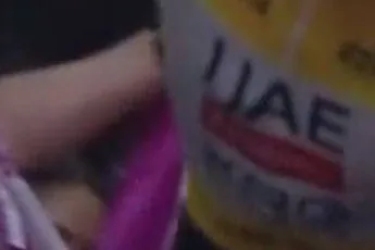 Almeida neemt paar keer half over en sprint boze Mas er dan af voor rit- en eindwinst in het Baskenland