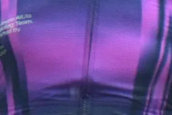 'Weet niet of ik blijer ben met de zege of de winst van Simon'; Harper viert dubbel feest na Girozege oud-ploegmaat