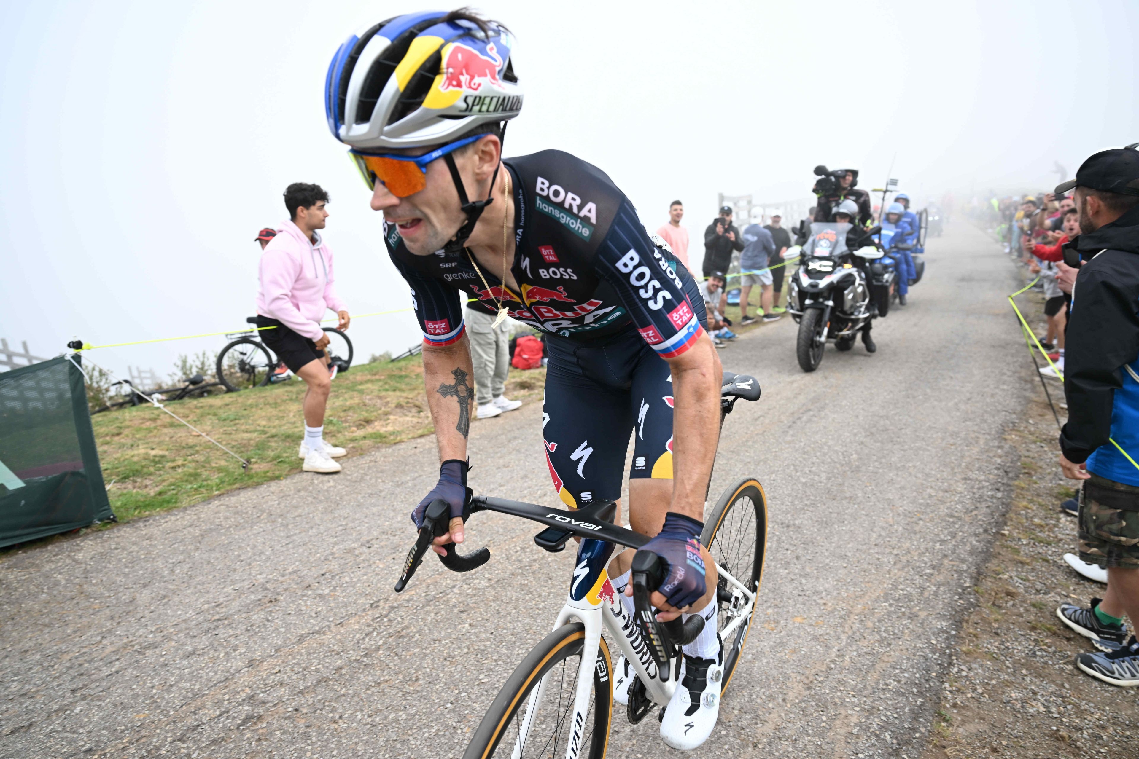 Primoz Roglic está a 1 minuto e 3 segundos de Ben O'Connor