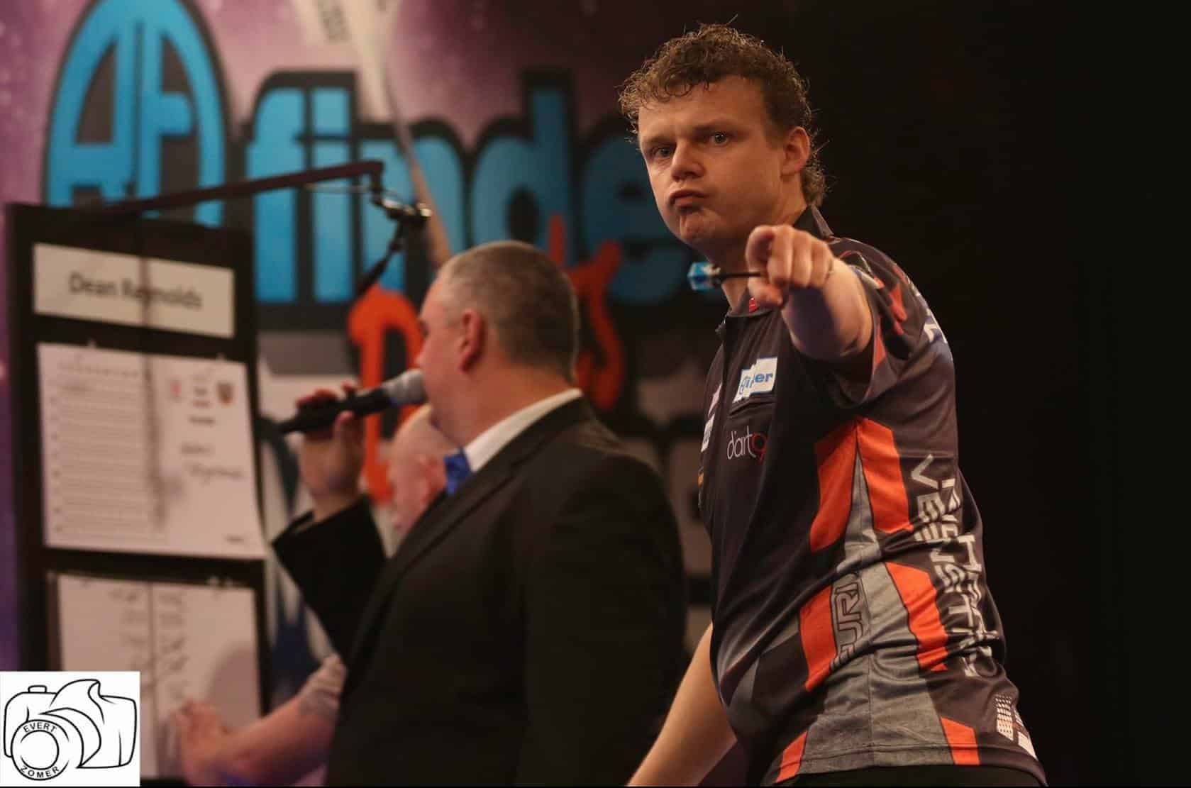 Veenstra and Durrant reach Finder Darts Masters final