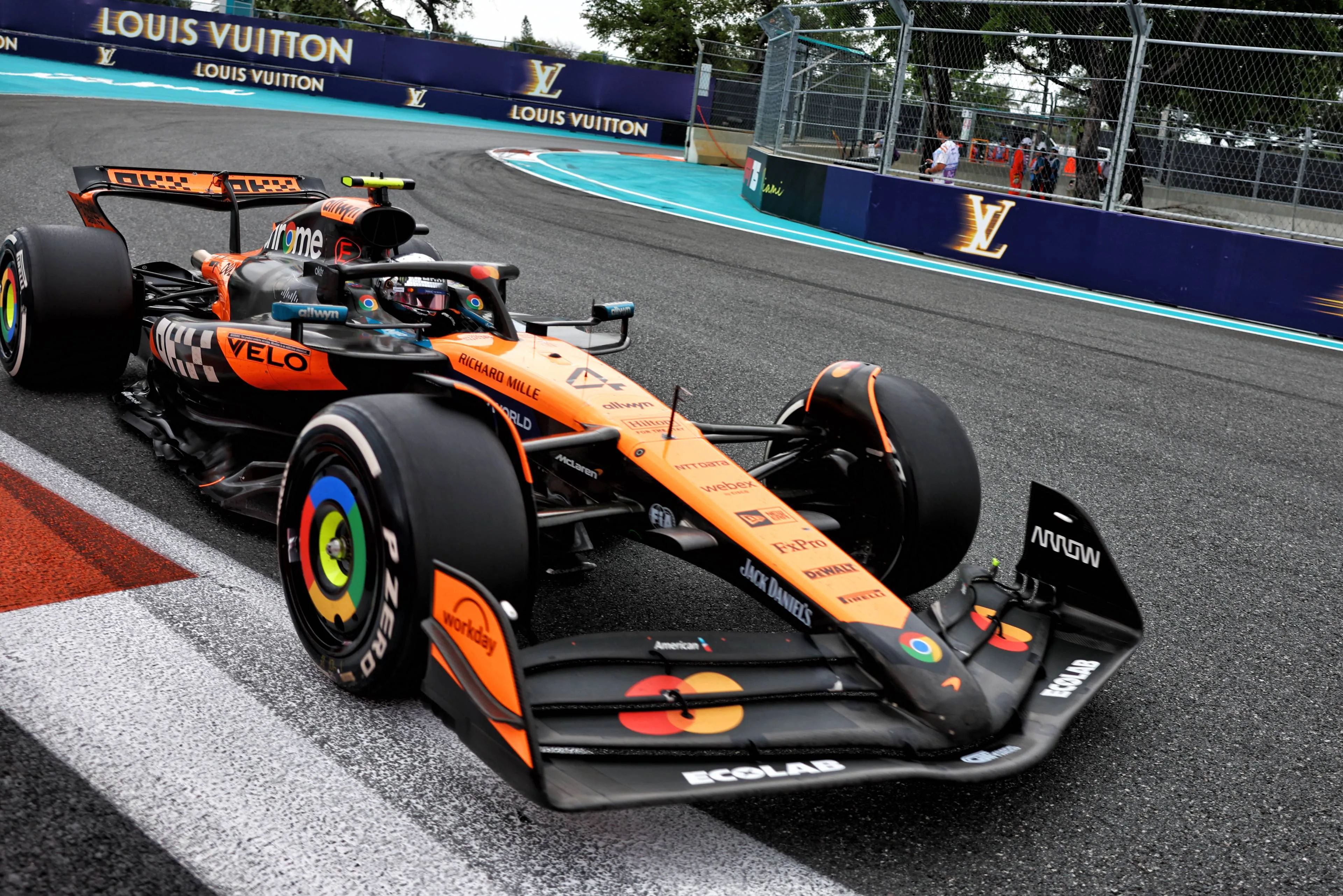 Norris a pris la 2ème place en qualification au Grand Prix de Miami derrière Verstappen, trouvant un peu plus de vitesse sur un tour après une 6ème place à Bahreïn, suivi d'une 10ème place à Djeddah après avoir crashé en Q3.