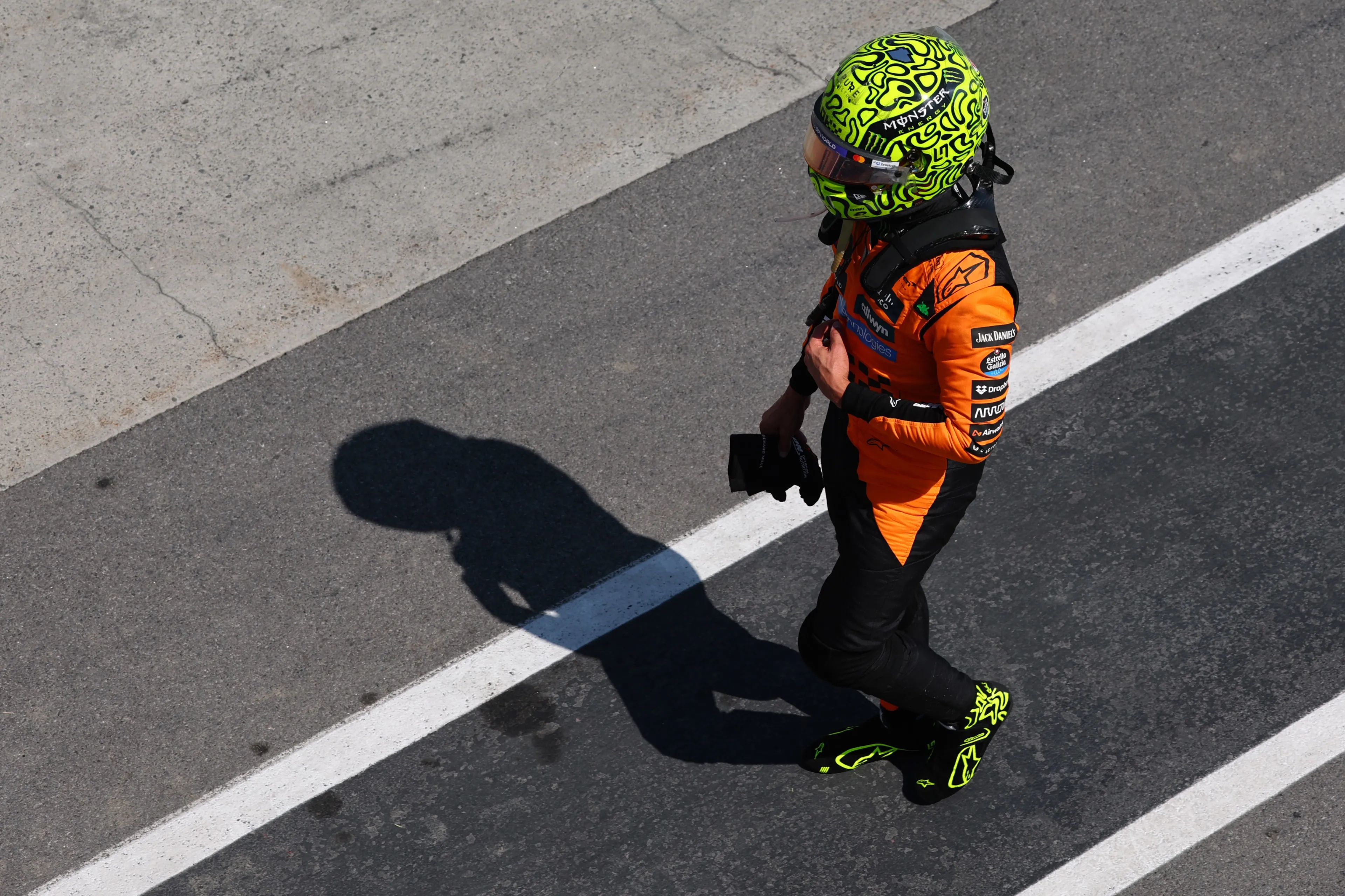 Norris s'éloignant après son accident pendant le Grand Prix du Canada&nbsp;