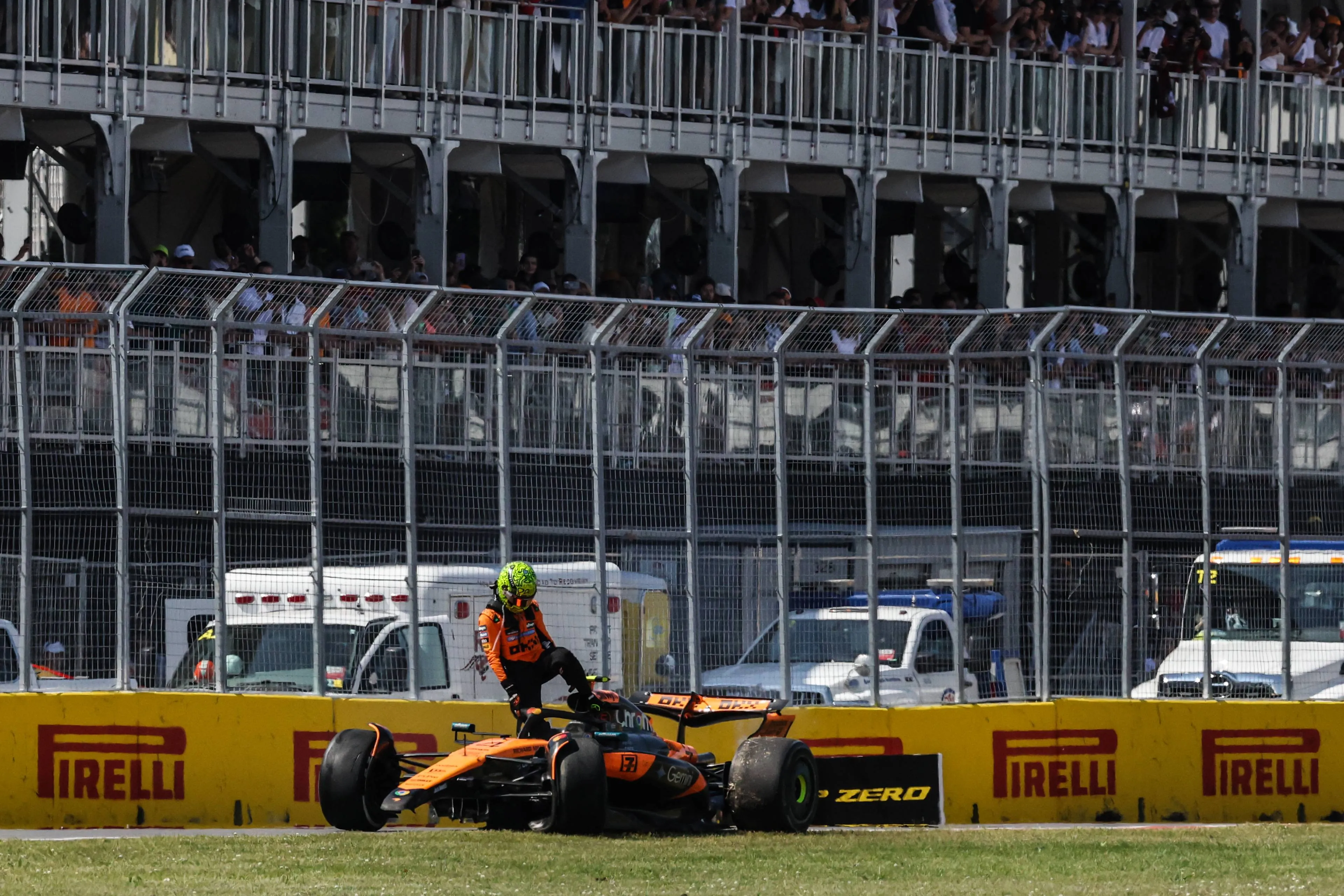 Lando Norris est devenu le premier pilote McLaren à ne pas finir sur le podium en 2025, suite à son abandon lors du Grand Prix du Canada.