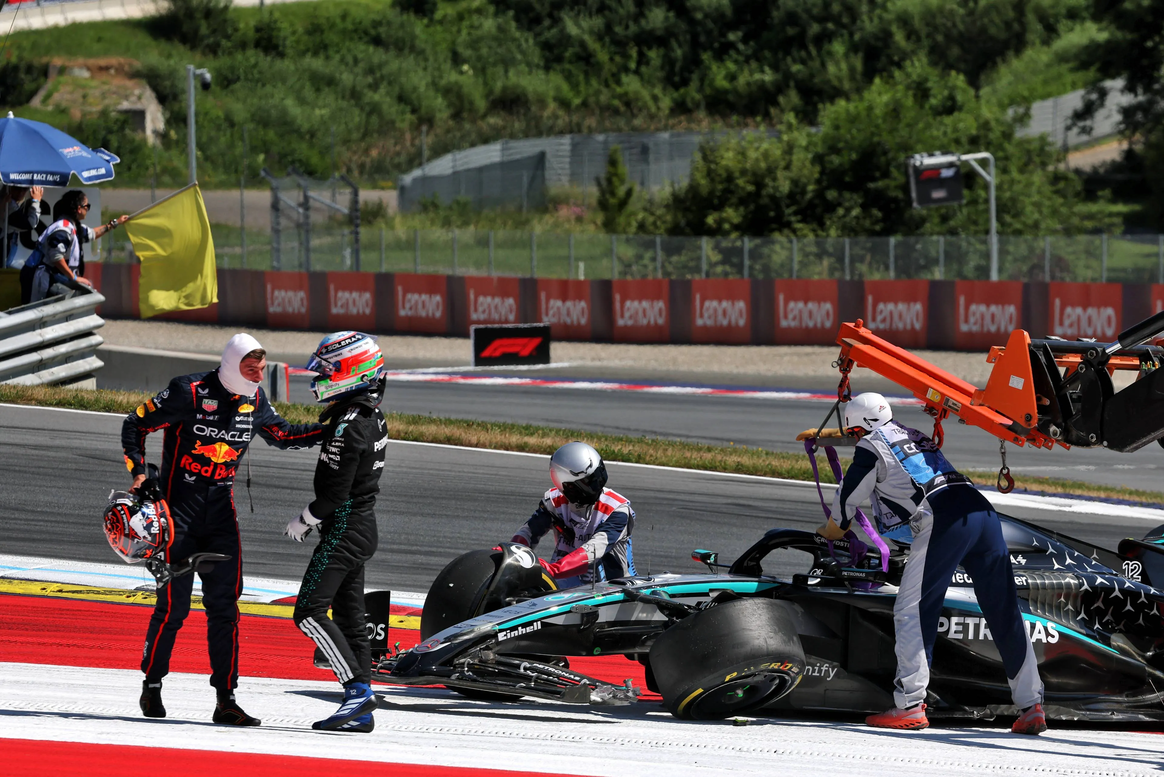 Antonelli s'excuse auprès de Verstappen après un incident mettant fin à la course en Autriche