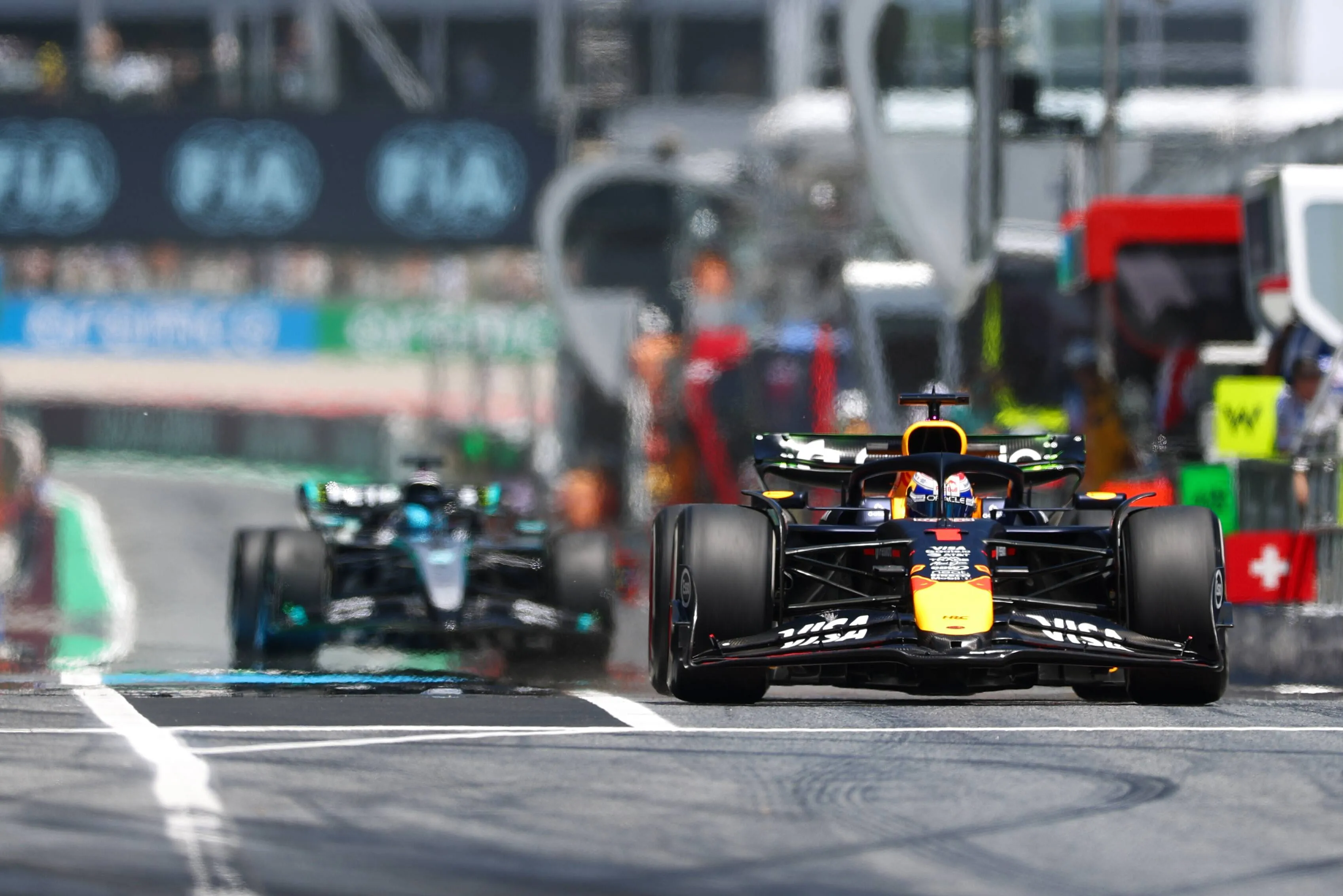Max Verstappen, George Russell pitlane Barcelona