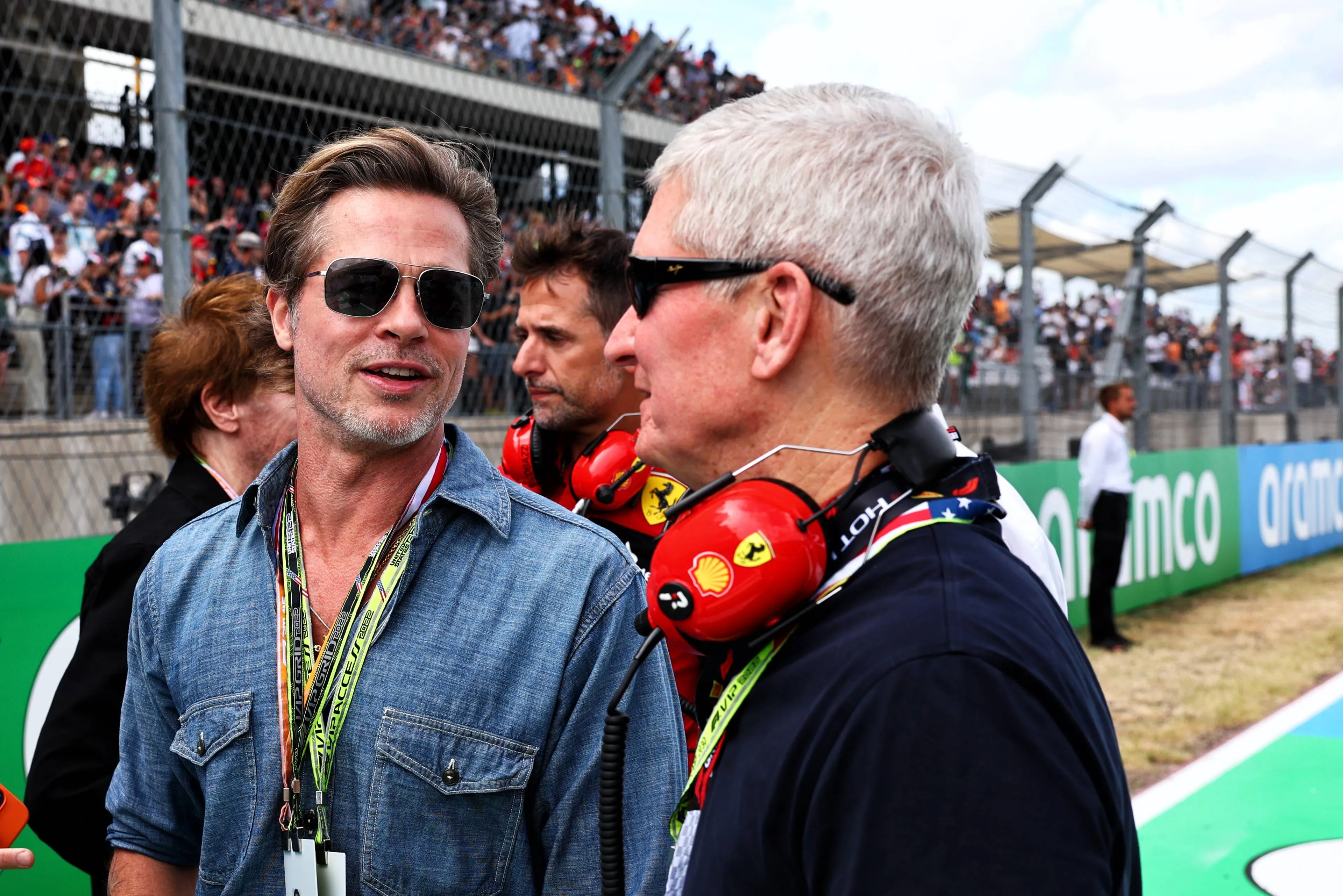 La star d'Hollywood Brad Pitt a joué le rôle principal dans 'F1: Le Film', incarnant le personnage Sonny Hayes, tandis que le PDG d'Apple Tim Cook cherche à continuer la progression croissante du géant technologique dans le monde de la F1
