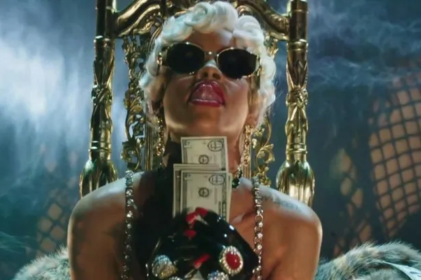 Rihanna en PUMA vragen bijna 1000 dollar Fenty