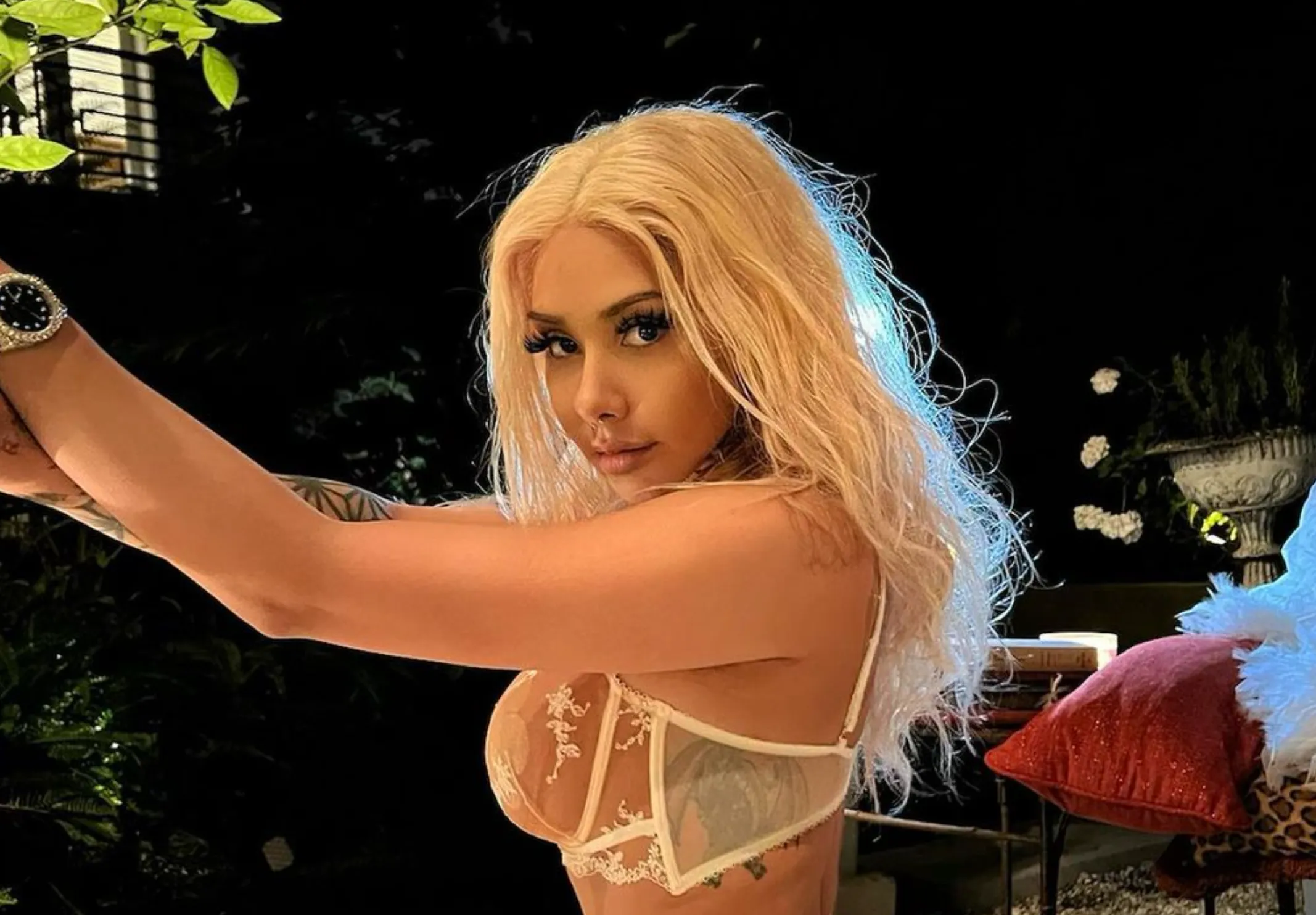 Ex van Juice Wrld met de grond gelijk gemaakt voor het op OnlyFans lekken  van NSFW tape met de overleden rapper