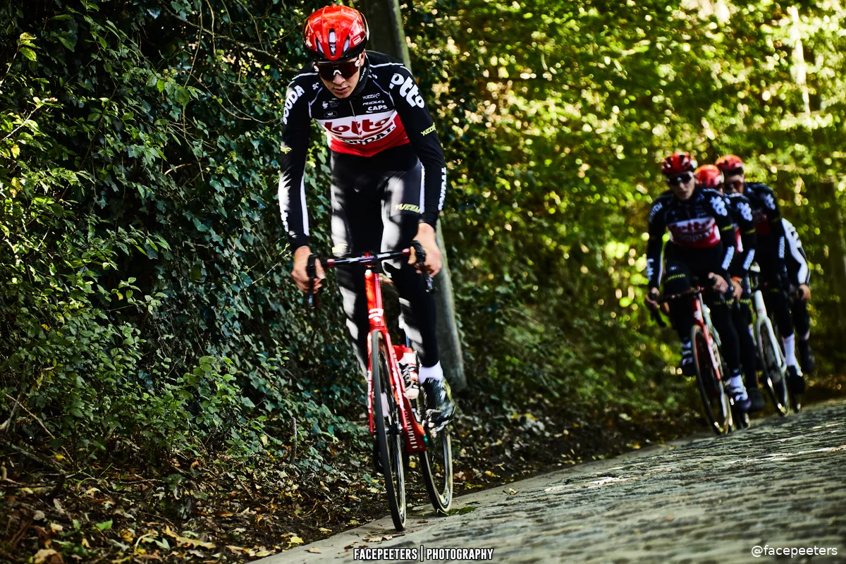 Florian Vermeersch voelt zich 'zure tweede' in Parijs-Roubaix: 'Binnen paar uur zal ik trots zijn'