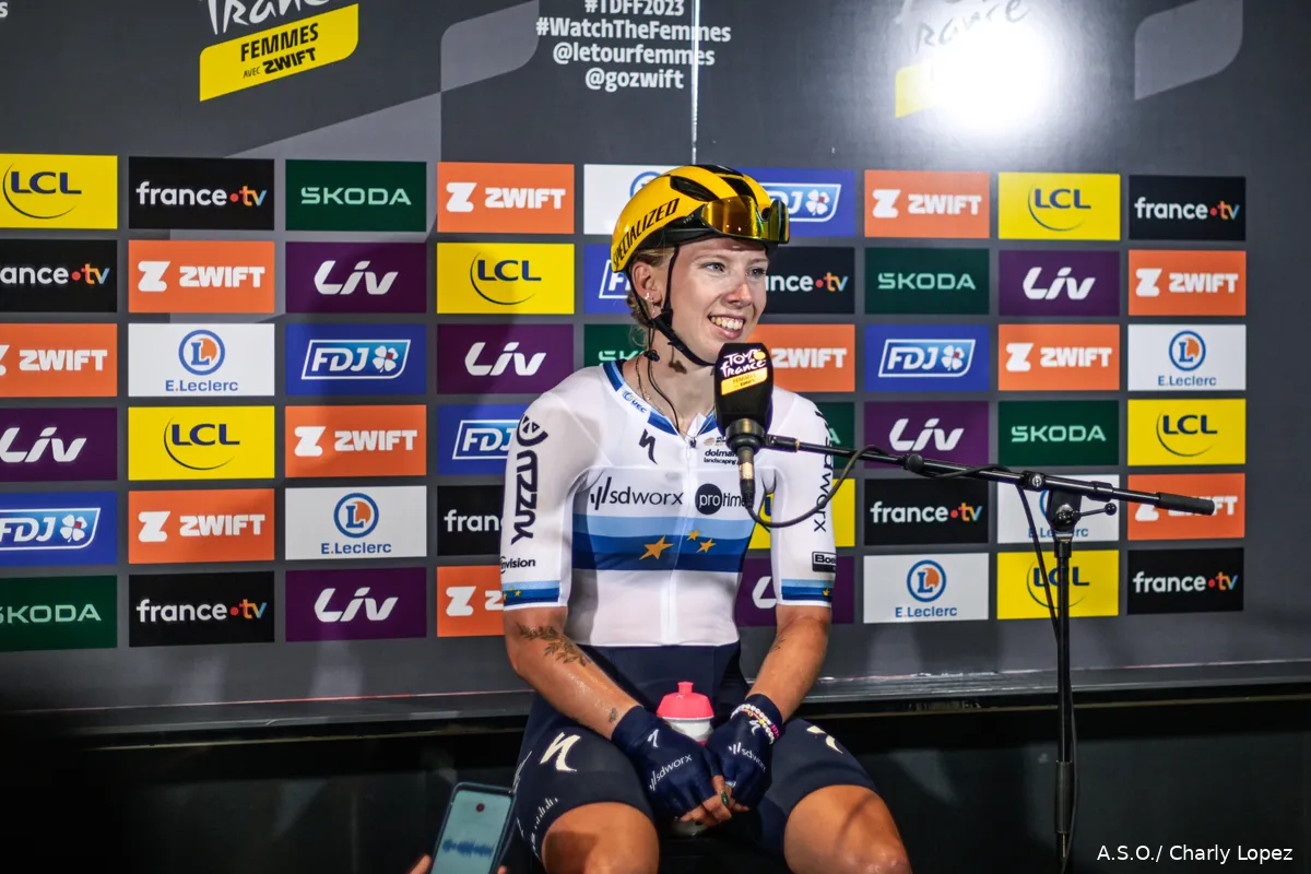 Gele trui lanceert Wiebes naar ritzege: 'Echt niet normaal wat voor lead-out Lotte deed'