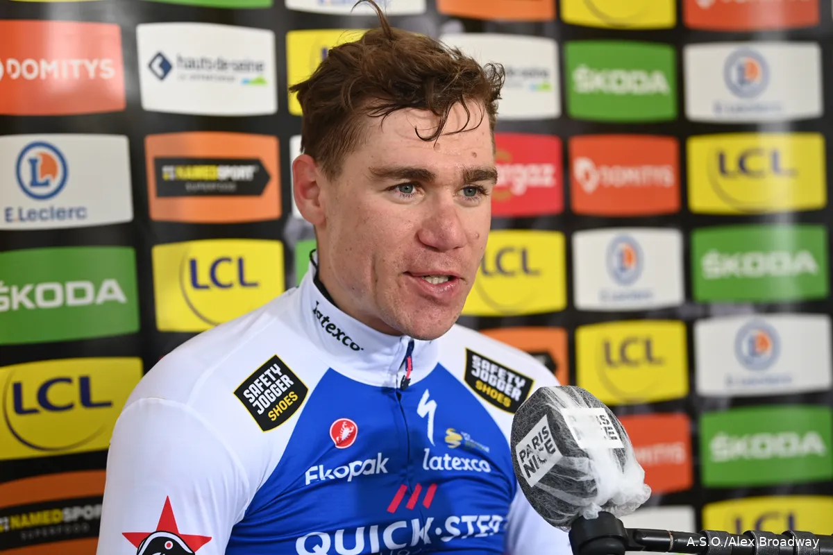 Jakobsen blaakt van plezier voor start Tour: 'Snelste in de laatste 250 meter, sloomste op de cols'
