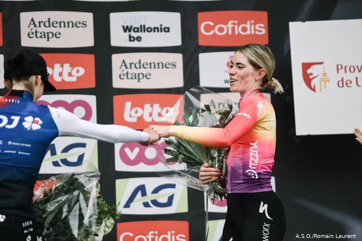 Vollering over niet rijden na lek Van Vleuten: 'Ze gaat haar inspanningen voelen richting het einde'