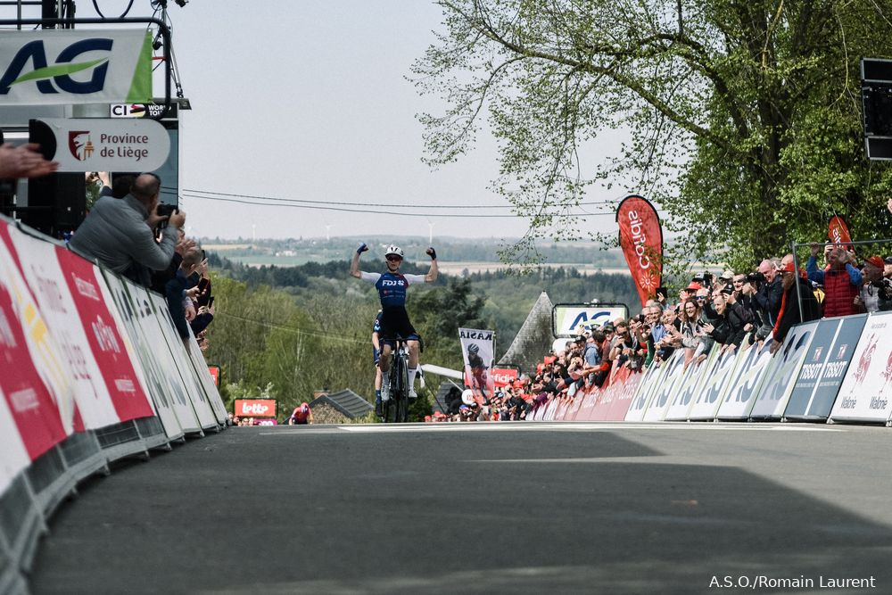 Cavalli is wereldtop: Italiaanse klopt Van Vleuten en wint na Amstel Gold Race ook Waalse Pijl