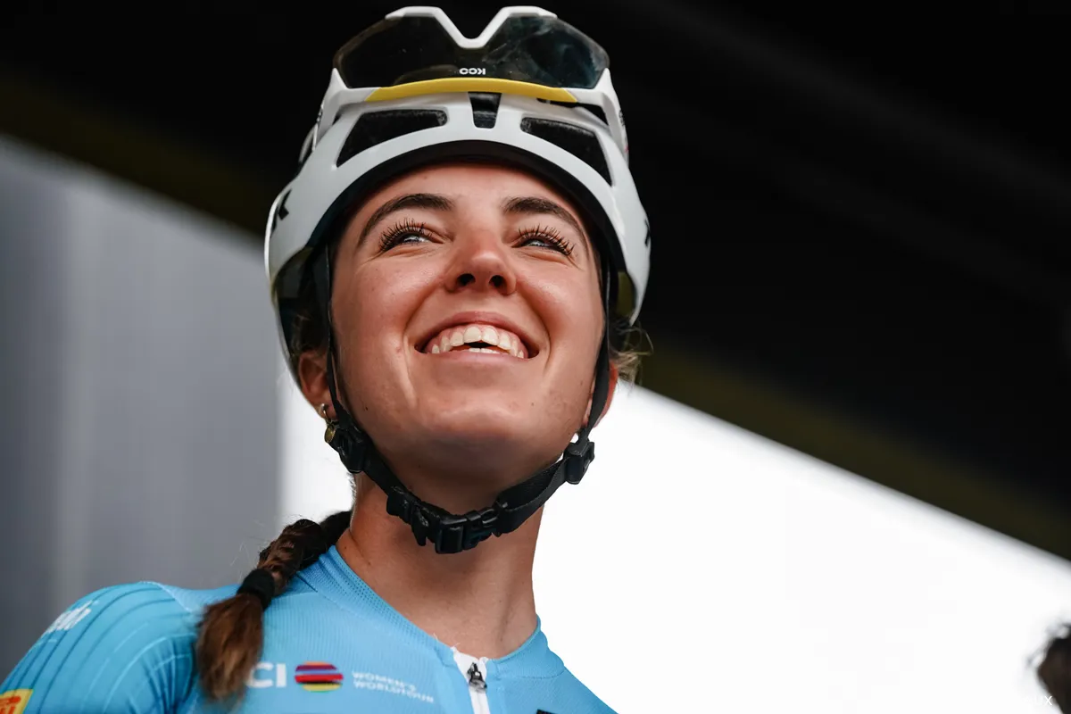 Van Anrooij droomt na jongerentrui van het geel: 'Wil mezelf ontwikkelen als klassementsrenster'