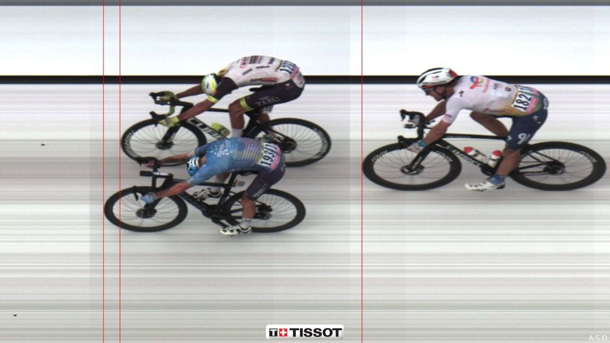 Clarke tiene a bada Van der Hoorn in uno sprint Tour millimetrico;  Van Aert limita i danni di Jumbo-Visma dopo una giornata drammatica