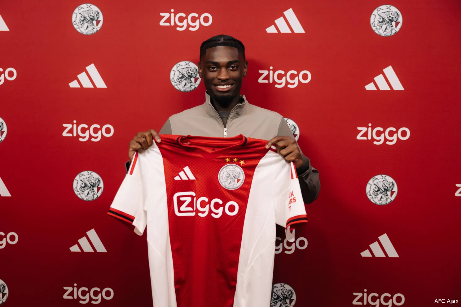 Ajax Showtime Jorthy Mokio