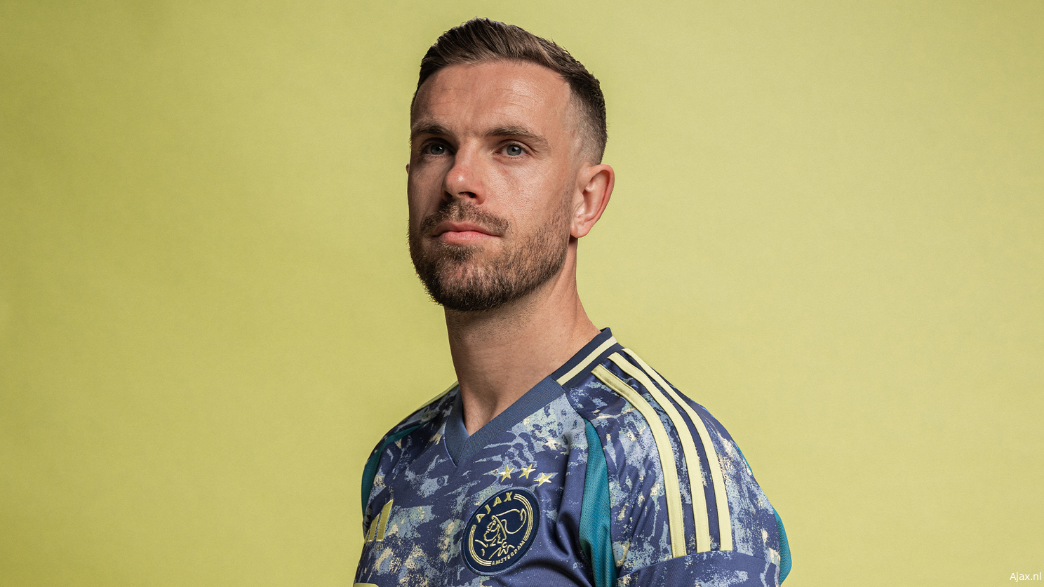 Ajax presenteert nieuw uittenue voor seizoen 20242025