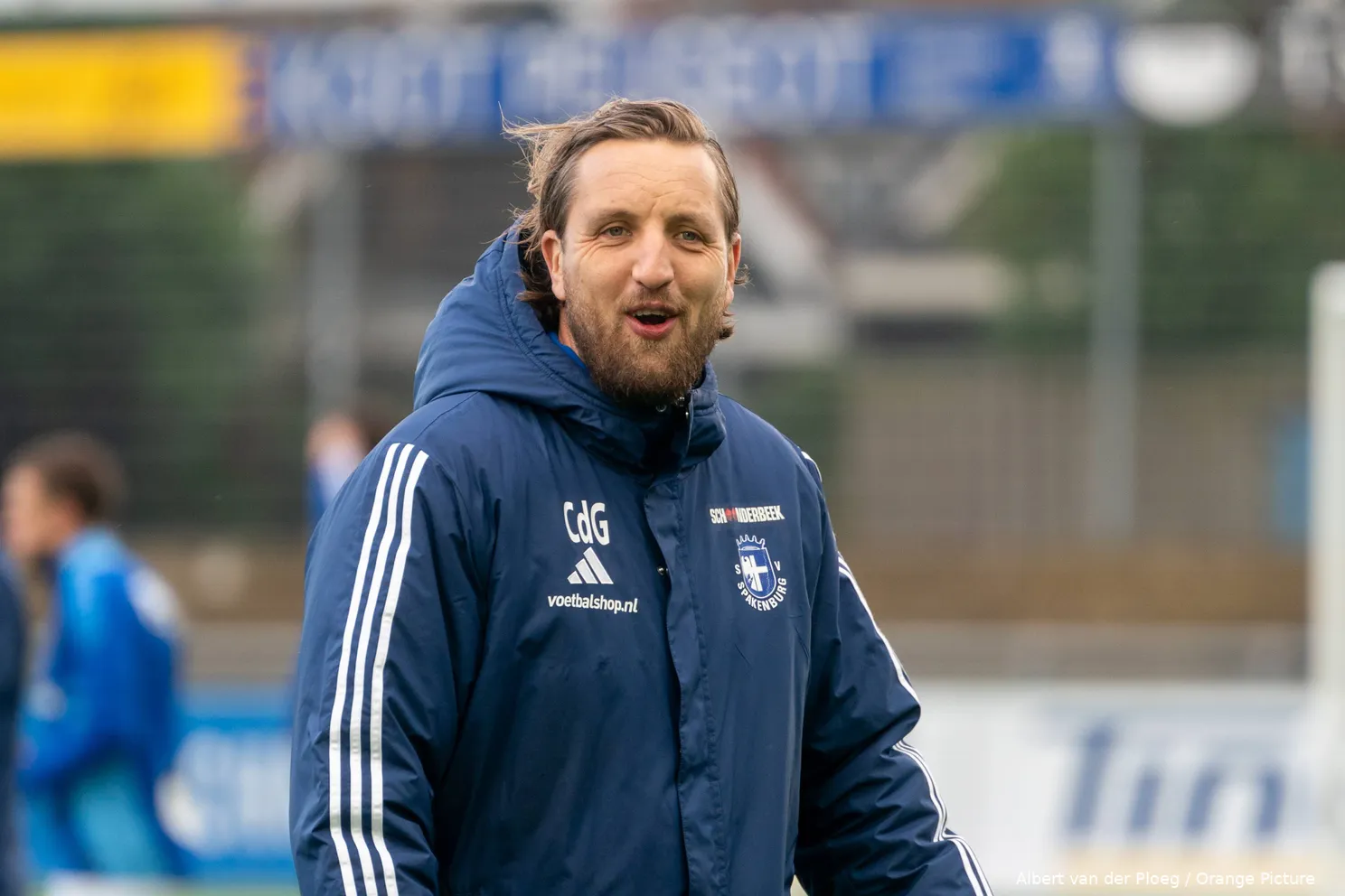 chris-de-graaf-lacht-trainer-sv-spakenburg-2024