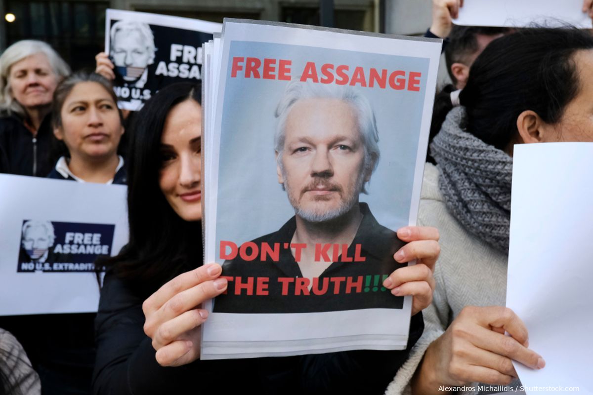 BREEK: Britse rechter geeft bevel om Julian Assange uit te leveren aan de VS