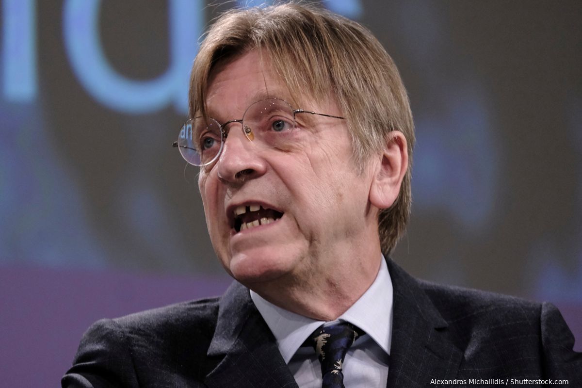 De innerlijke leegheid van Guy Verhofstadt in woord en beeld