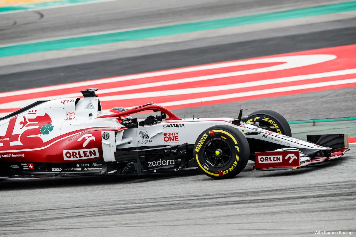 Foto's: Kubica stuurt nieuwe Alfa Romeo het circuit op in Barcelona