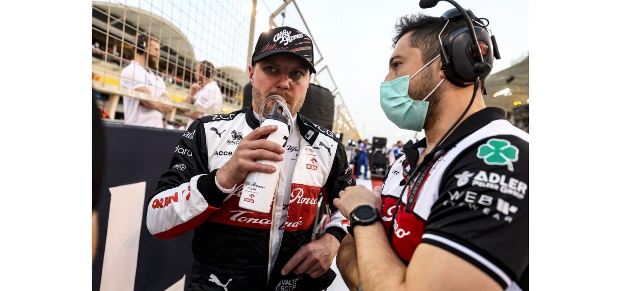 Valtteri Bottas leek met zijn overstap naar Alfa Romeo een stap terug te doen, maar begon de Grand Prix van Bahrein 2022 op de derde startrij naast oud-teamgenoot Lewis Hamilton. (Foto: Alfa Romeo Racing)