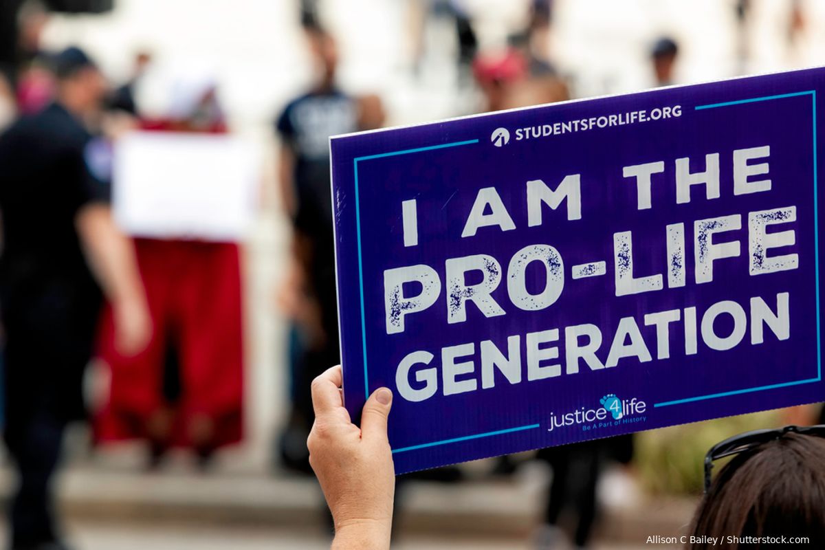 Een overwinning voor de mensheid: Amerikaans Hooggerechtshof schaft 'recht op abortus' af