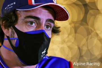 Alonso weet nog niets over verhoudingen middenveld: 'Ik moet meer snelheid uit mezelf halen'