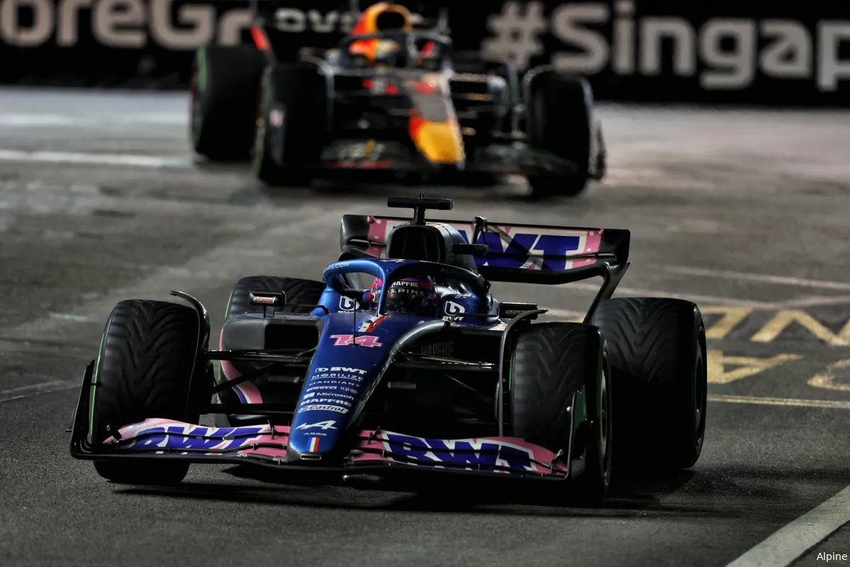 fernando alonso max verstappen a522 rb18 alpine red bull racing f1 gp singapore 2022