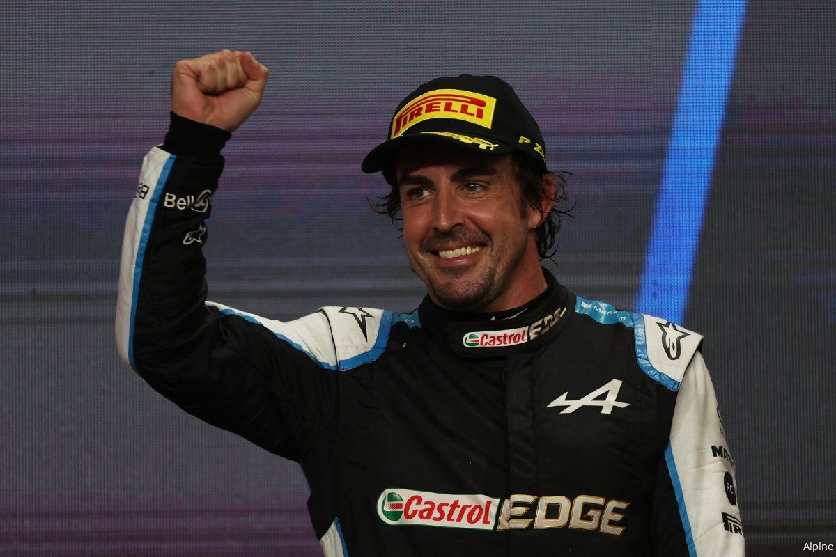 Alonso heeft geen boodschap aan 'gefrustreerde' Hamilton: 'Niet mijn probleem'