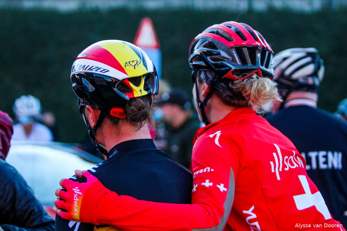 Kippenvel: Lotte Kopecky eert overleden broer Seppe met prachtige overwinning in Nokere Koerse