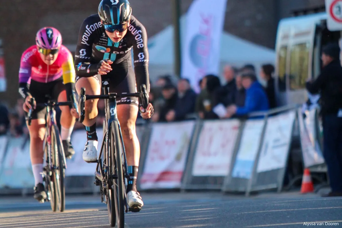 Bredewold wint slotrit in Simac Ladies Tour, Wiebes wordt derde en pakt eindzege