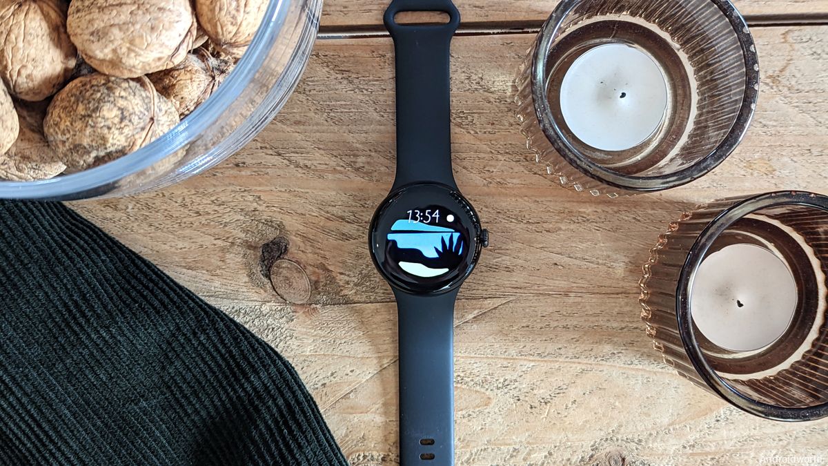 Google Pixel Watch now shows you the time even when the battery is empty