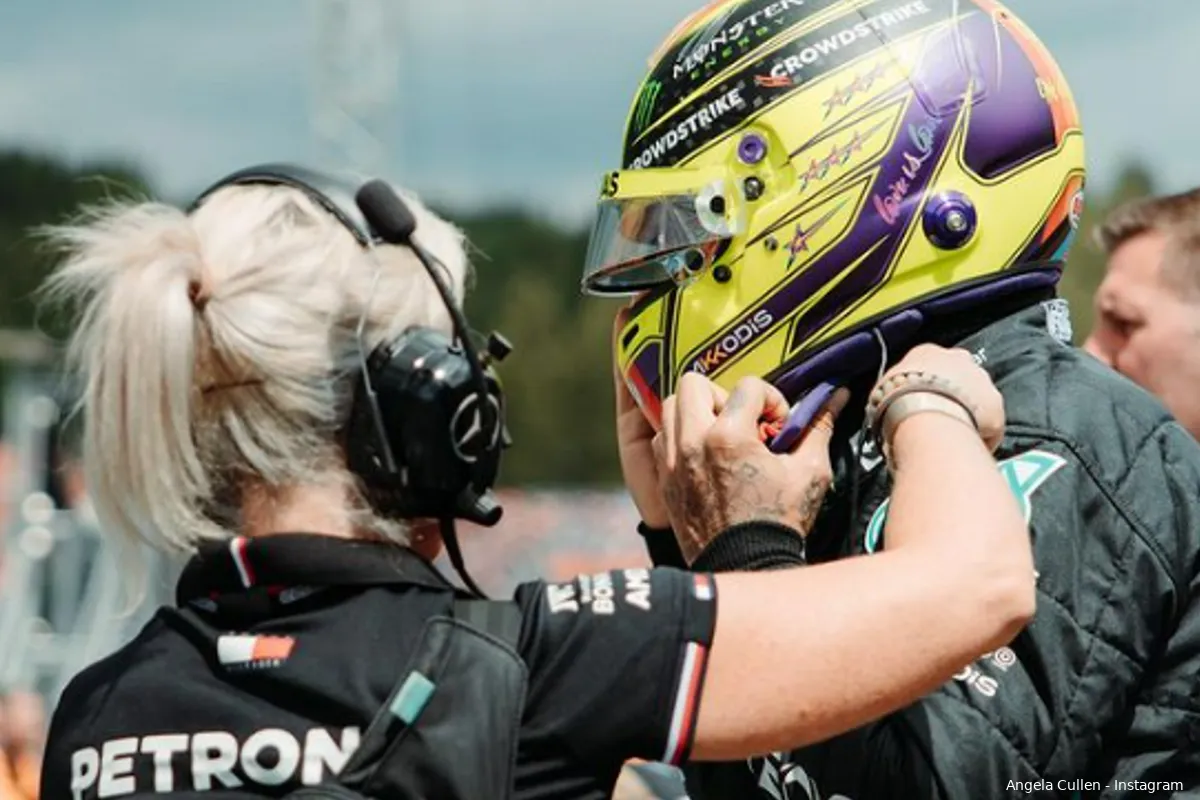 Hamilton nog steeds close met Angela Cullen: 'we sturen elkaar elke berichtjes'