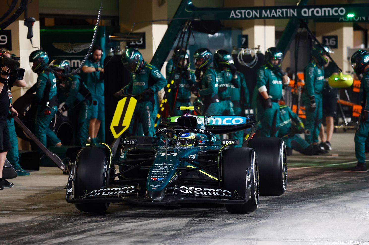 Aston Martin erg ambitieus: 'Niveau van teams in staat om titel te winnen ons minimumdoel'