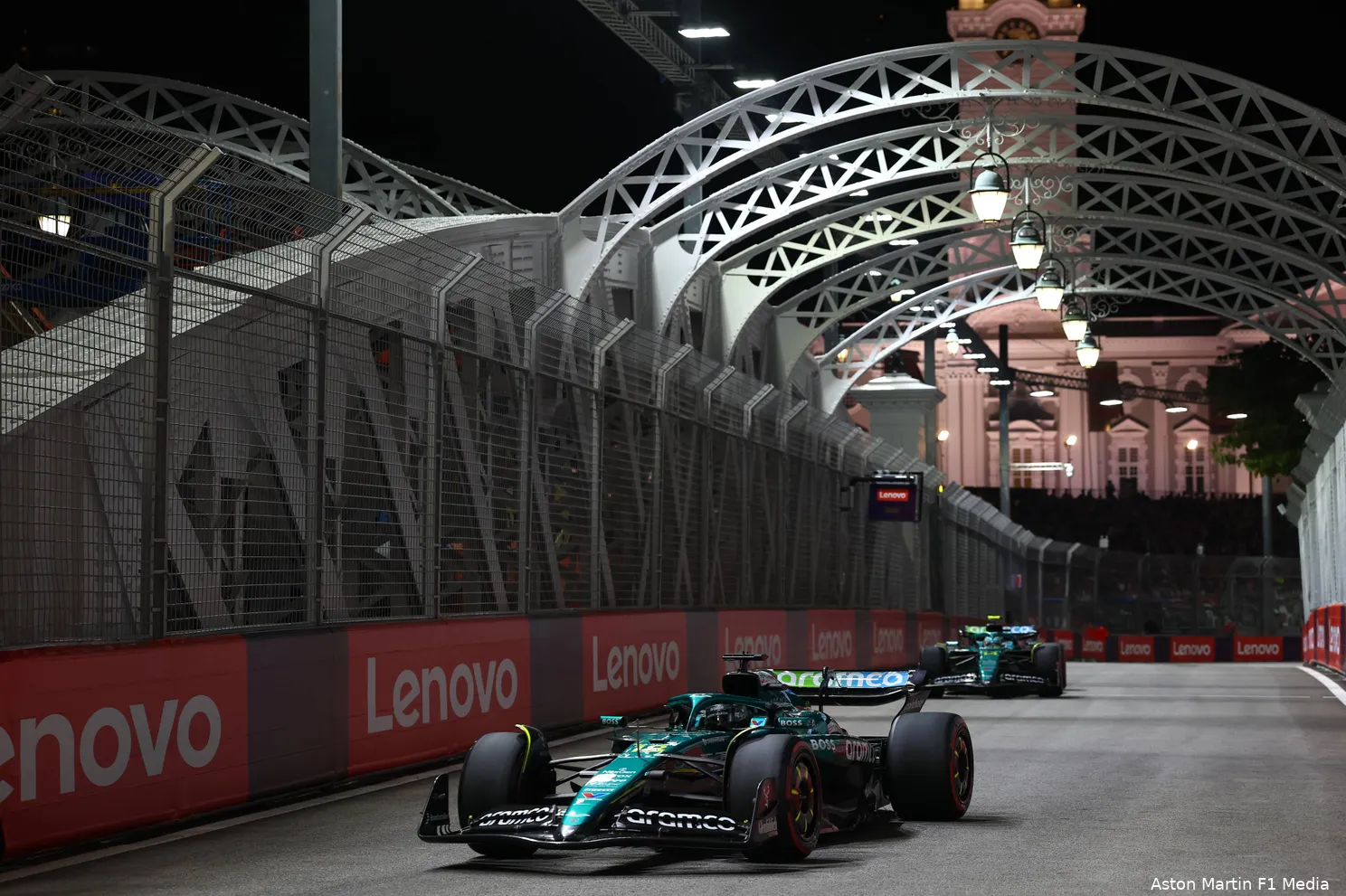 fernando-alonso-lance-stroll-aston-martin-vrijdag-singapore-2025