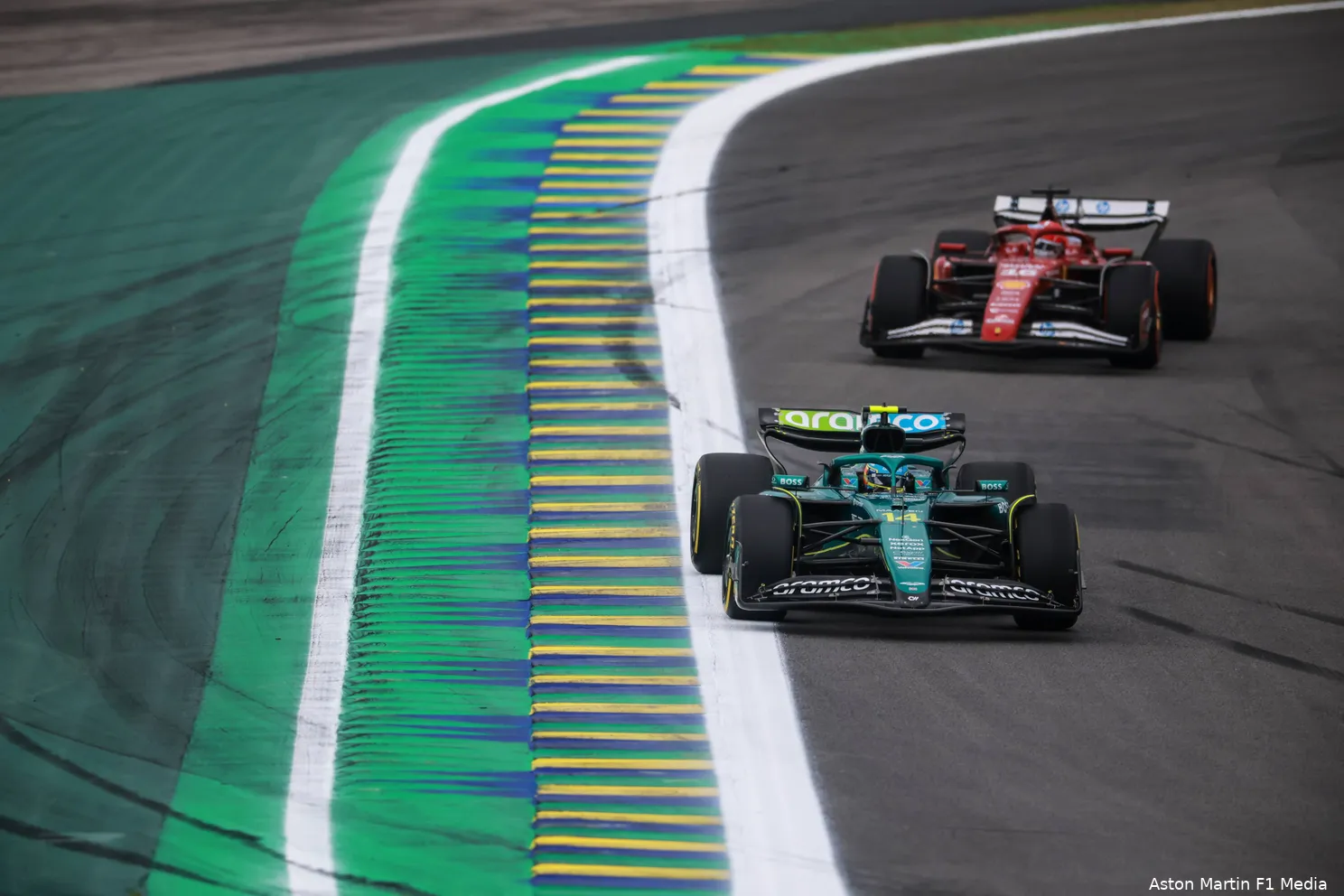 charles-leclerc-ferrari-fernando-alonso-aston-martin-sao-paolo-brazilië-zaterdag-2025