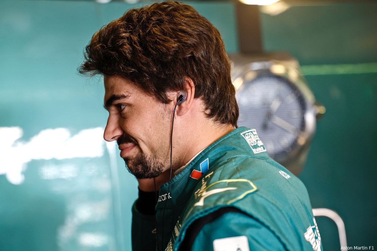 Stroll goudeerlijk over achterstand ten opzichte van Alonso: 'Hij was gewoon sneller'