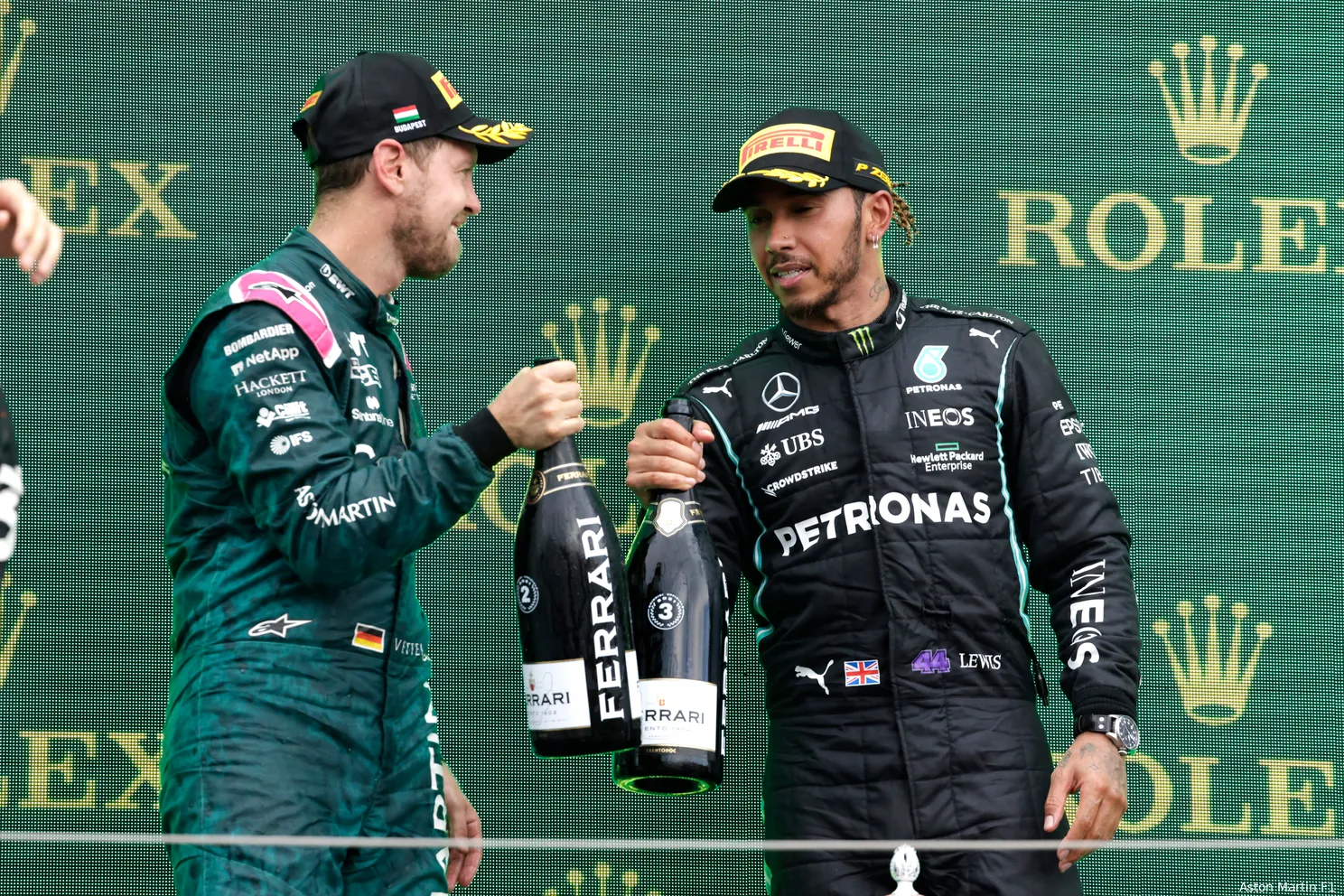 sebastian vettel lewis hamilton aston martin mercedes gp hongarije 2021