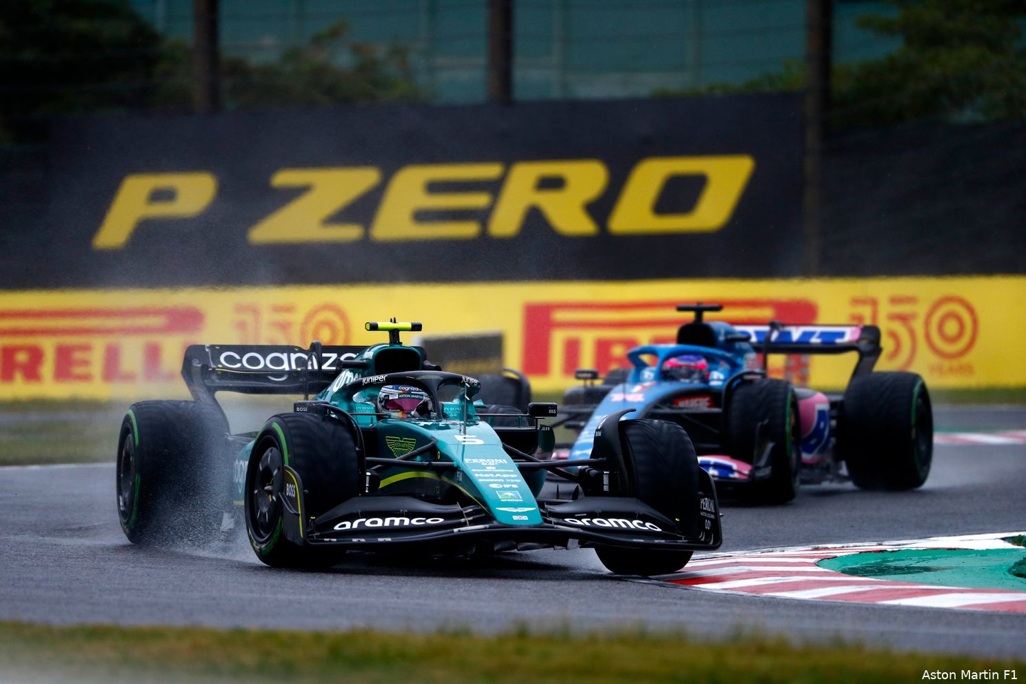 Sebastian Vettel wist Fernando Alonso achter zich te houden tijdens een verregende Grand Prix van Japan 2022. (Foto: Aston Martin F1)