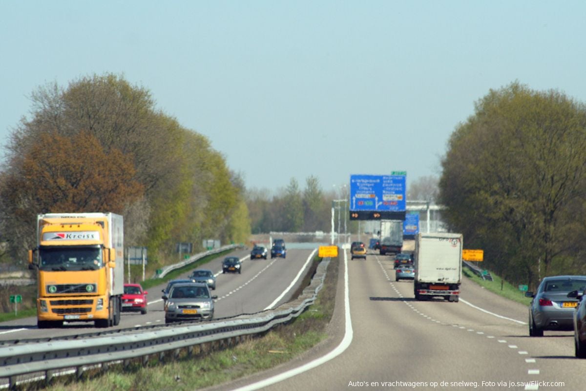 Stikstofminister Van der Wal: we gaan nog heel lang 100 kilometer per uur rijden