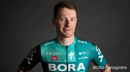 Sam Bennett boekt eerste seizoenszege na sterke lead-out Van Poppel in Eschborn-Frankfurt