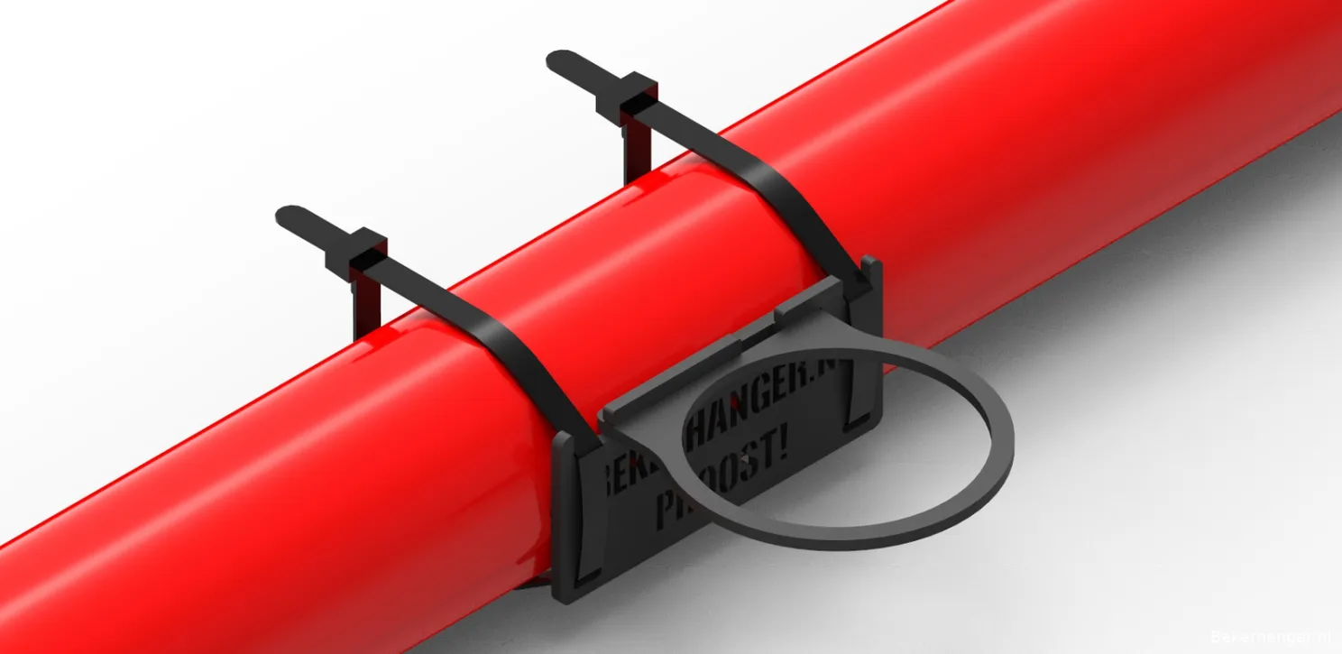 Twente-supporters ontwikkelen unieke bekerhanger: Nooit meer bierverspilling en koude handen