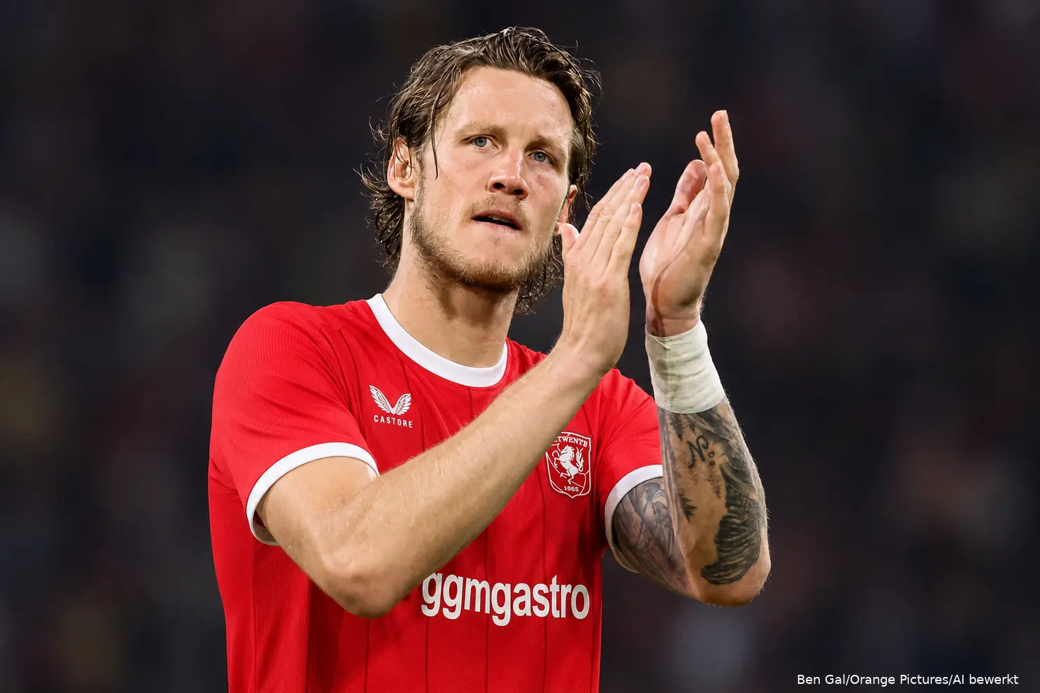 Wout_weghorst-Twente_shirt_gemaakt_juichen