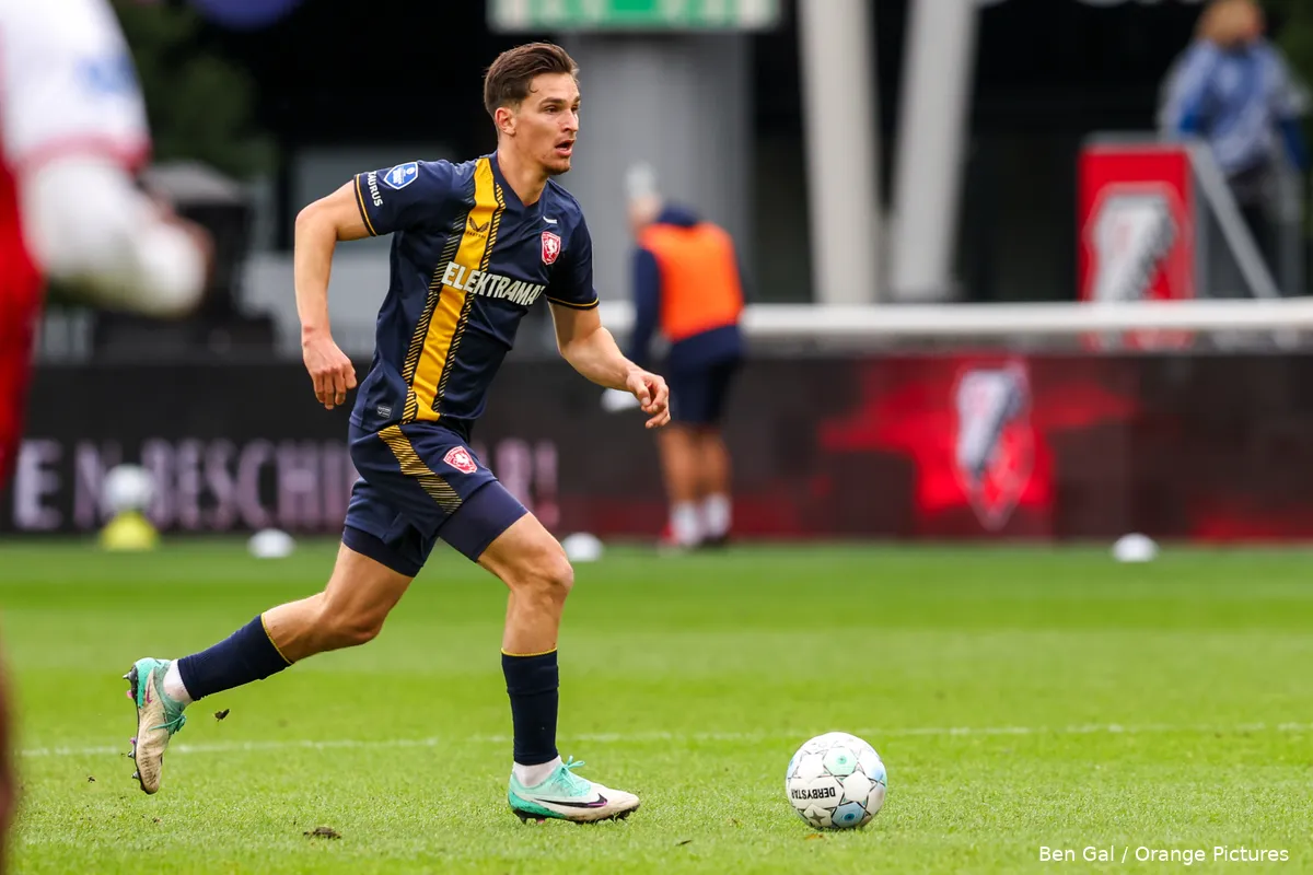 alec van hoorenbeeck aan de bal fc utrecht fc twente 2023 2024