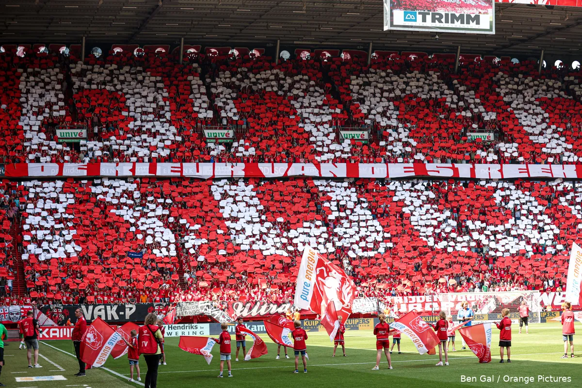supporters sfeeractie vak p de kleur van de streek is rood fc twente sparta play offs 2022 2023