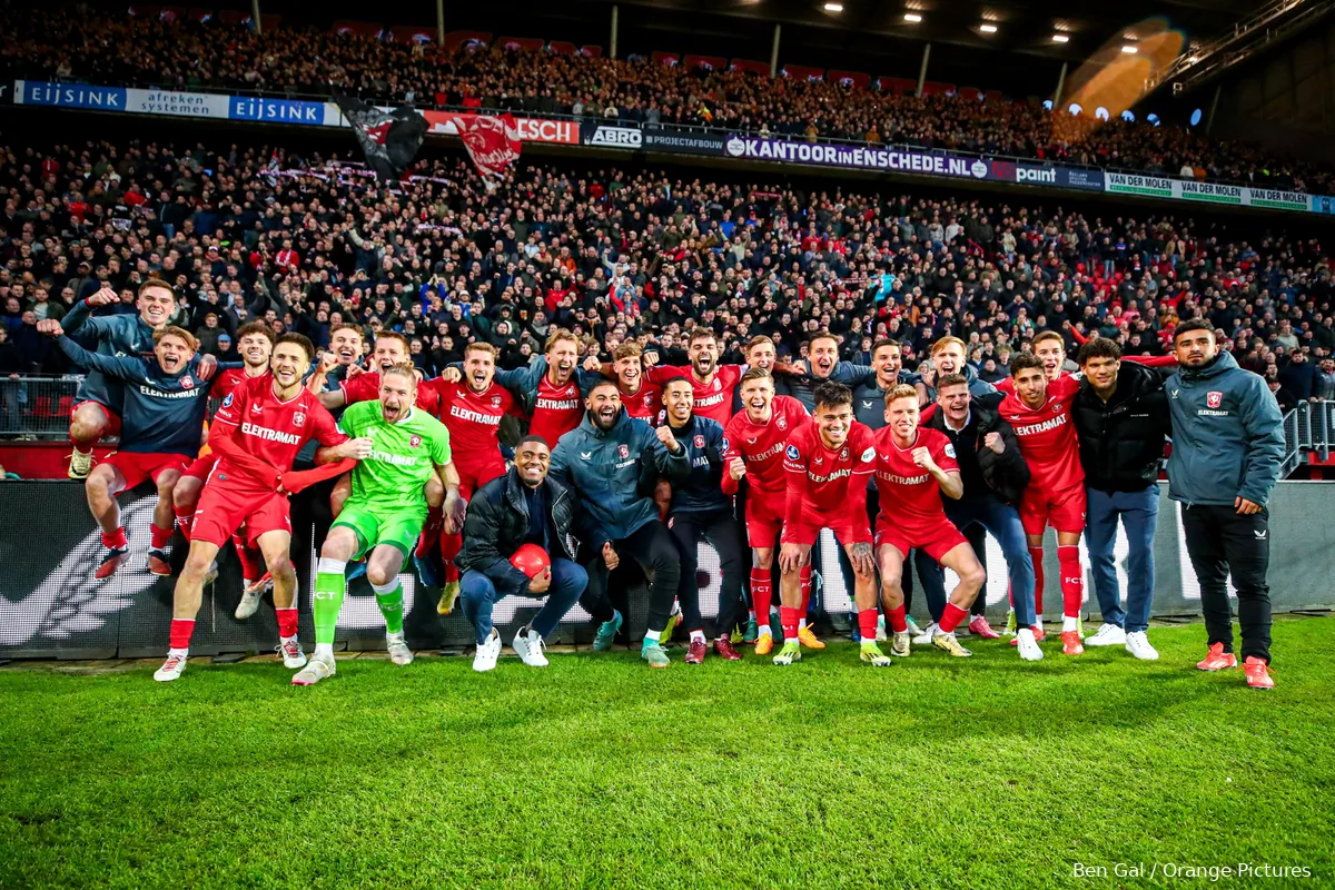 supporters spelers voor vak p na fc twente almere city 2023 2024