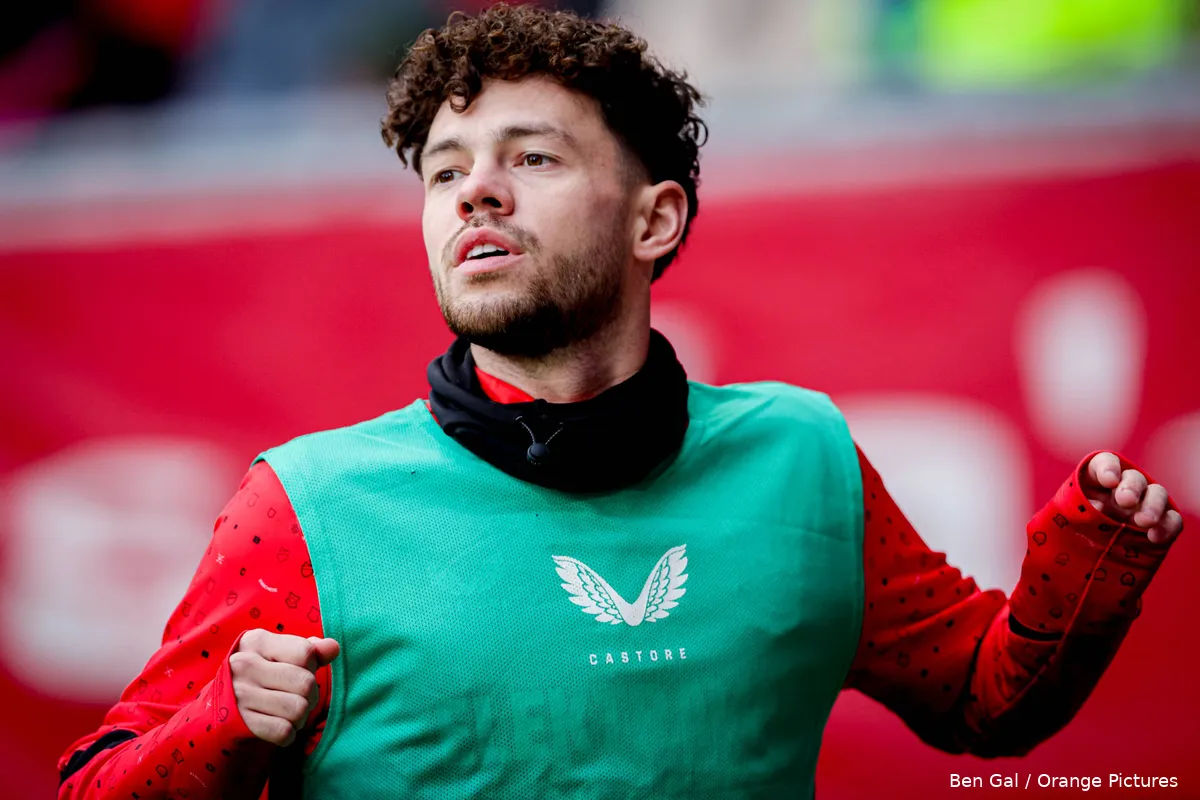 mitchell van bergen warming up trainingshestje fc twente willem ii 2024 2025